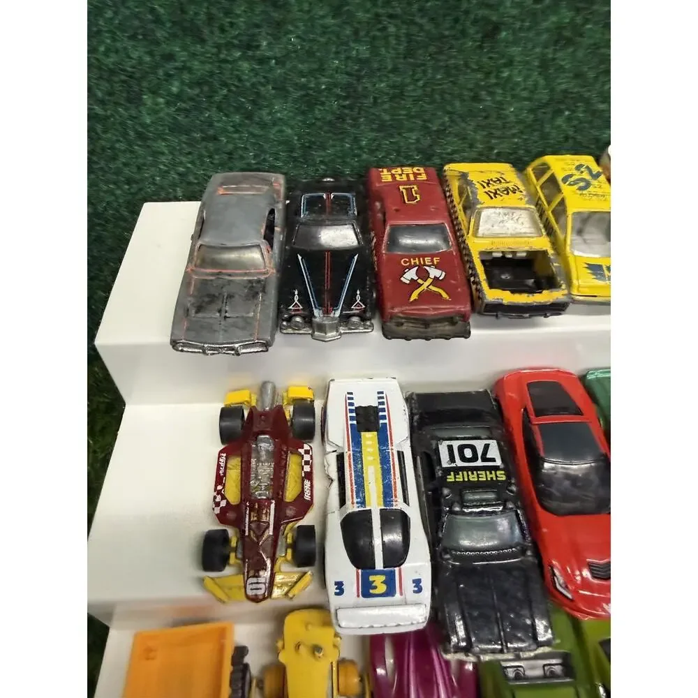Large Lot 30+ Assorted Diecast Toy Vehicles Hot Wheels Matchbox Tonka Cars VTG
